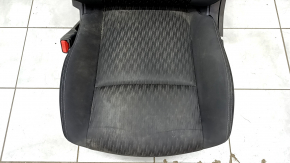 Scaun șofer Nissan Rogue 14-20 fără airbag, mecanic, pânză neagră, curățabil uscat, zgârietură pe tampon