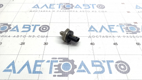Senzor presiune combustibil BMW X5 G05 19-23 3.0T montat pe sina