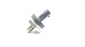 Senzor presiune combustibil BMW X5 G05 19-23 3.0T montat pe sina