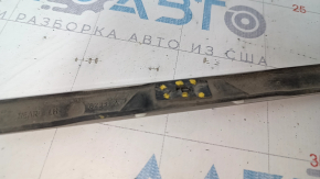 Moldura centrala usii jos spate stanga Chevrolet Volt 11-15 crom, zgarieturi, cleme sparte, presat