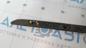 Moldura centrala usii jos spate dreapta Chevrolet Volt 11-15 cromat, zgarieturi, cleme sparte, presate