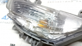 Поворотник правый Mazda 3 14-16 BM дорест, контакт с водой