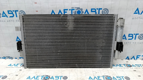 Radiatorul condensatorului de aer condiționat Ford Focus mk3 15-18 1.0T reprezintă