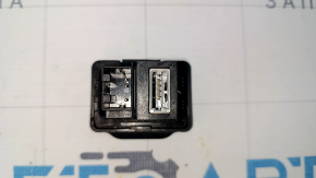 USB Hub, AUX Nissan Versa Note 13-19