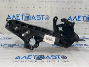 Suportul de prindere a bara de protectie din fata sub farul exterior dreapta pentru Audi A4 B8 08-12 pre-restilizare, nou, neoriginal.