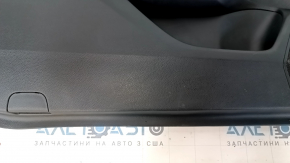 Обшивка двери карточка передняя левая Honda Accord 13-15 черн с черн вставкой кожа, подлокотник кожа, молдинг ручки тип 3, потертости, тычки, царапины