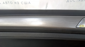 Carton pentru uși față stânga VW Golf 15 - negru cu ornamente din piele neagră, cotieră din piele, ornamente gri lucioase, zgârieturi, zgârieturi, zgârieturi, urme de curățat