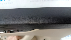 Garnitură portiere față stânga VW Passat b7 12-15 bej SUA cu inserție din piele bej, cotieră din piele, turnare gri lucioasă, rupturi, zgârieturi, lovituri, zgârieturi, crepon spart