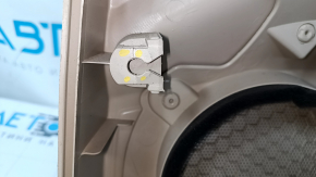 Garnitură portiere față stânga VW Passat b7 12-15 bej SUA cu inserție din piele bej, cotieră din piele, turnare gri lucioasă, rupturi, zgârieturi, lovituri, zgârieturi, crepon spart