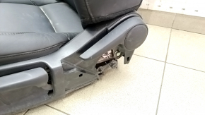 Водительское сидение Mazda 3 19-22 с airbag, механическое, кожа черная, Mexico built, без накладки
