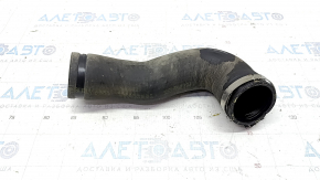 Патрубок воздушный левый передний VW Passat 20-22 2.0T