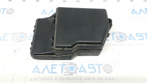 Capacul cutiei de siguranțe sub capotă pentru Lexus RX450h 10-12, complet asamblat din 2 piese.