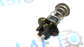 Отбойник капота левый Mercedes W167 GLE 350 450 20-26 на капоте, сломано крепление