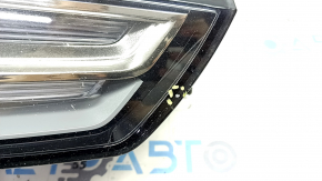 Фара передняя правая в сборе Audi A4 B9 17-19 ксенон+LED, песок, скол