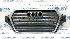 Решетка радиатора grill в сборе Audi Q7 16-19 серая, под парктроники, тычки, царапины, незаводские отверстия