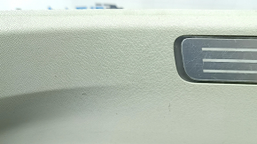 Накладка порога задняя левая внутренняя Volvo XC90 16-23 с подсветкой, серая, царапины