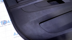 Garnitură portiere față stânga GMC Terrain 12-17 negru cu inserție din piele neagră, cotieră piele neagră, cu cusături roșii, mâner turnat structură gri, zgârieturi, zgârieturi, fisuri de prindere