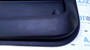 Garnitură portiere față stânga GMC Terrain 12-17 negru cu inserție din piele neagră, cotieră piele neagră, cu cusături roșii, mâner turnat structură gri, zgârieturi, zgârieturi, fisuri de prindere
