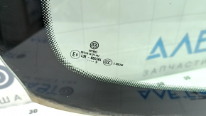 Стекло заднее VW Jetta 19-21 оторваны контакты подогрева