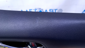 Обшивка двери карточка передняя правая Mazda 3 14-16 BM черн с черн вставкой ткань, молдинг черн глянец, подлокотник черн кожа, BOSE, вмятина, царапины, потертости, задир, сломаны крепления