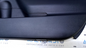 Обшивка двери карточка передняя правая Subaru Legacy 15-18 черн с черной вставкой ткань, подлокотник черн кожа, серый молдинг структура, вмятина, царапины, потертости