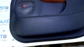 Cartelă ornamente uși față dreapta Fiat 500L 14- negru cu inserție din piele maro, cotieră din piele maro, bătăi, zgârieturi, abraziuni