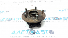 Ступица передняя правая Toyota Camry v70 18-24 2.5 ржавая