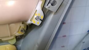 Garnitură portiere spate stânga Toyota Prius 30 10-15 gri cu pânză gri cu inserție, pânză gri pentru cotieră, structură de turnare gri, abraziuni, zgârieturi, elemente de fixare sparte, denivelări, cu