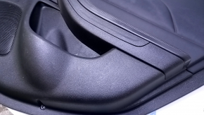 Cartelă de ornamente uși spate dreapta Chevrolet Malibu 13-15 negru cu inserție de plastic neagră, cotieră din piele neagră, ornamente din lemn de culoare închisă, zgârieturi, abraziuni, lovituri