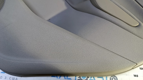 Обшивка двери карточка задняя правая Ford Escape MK3 13-19 дорест беж с беж вставкой пластик, подлокотник беж кожа, царапины, потертости, надрыв на коже