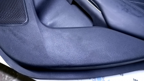 Обшивка двери карточка задняя правая Lincoln MKC 15-19 черн с черн вставкой кожа, подлокотник черн кожа, молдинг темное дерево структура, потертости, царапины, вмятина, тычка