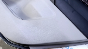 Garnitură uși spate dreapta Toyota Highlander 14-16 gri cu inserție din piele neagră, cotieră din piele neagră, structură din lemn, iluminată din spate, cu perdea, zgârieturi, abraziuni, margine spart