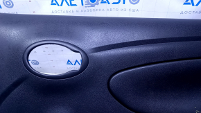 Обшивка двери карточка задняя правая Nissan Versa 12-19 черн с черн вставкой пластик, подлокотник черн пластик, под мех стеклоподъемник, царапины, потертости