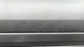 Обшивка двери карточка задняя левая VW Jetta 19-26 черная с черной вставкой пластик, подлокотник черная кожа, под пищалку, потертости