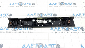 Накладка порога передняя левая Ford Fusion mk5 13-16 черн с хром вставкой, царапины, сломано крепление
