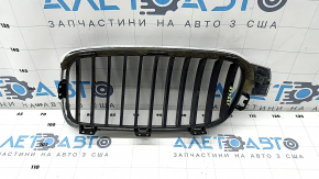 Решетка радиатора grill правая BMW 3 F30 4d 12-18 песок, тычка