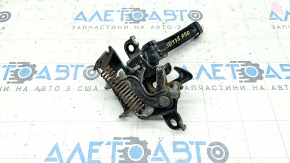Замок капота Toyota Prius V 12-17 ржавый
