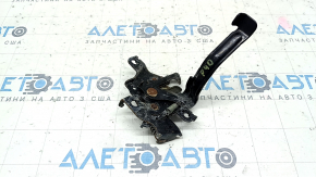 Замок капота Toyota Prius V 12-17 ржавый