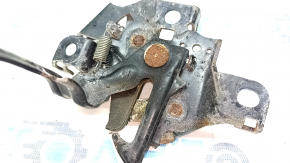 Замок капота Toyota Prius V 12-17 ржавый