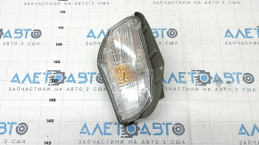 Поворотник правый Toyota Prius V 12-14 дорест, песок