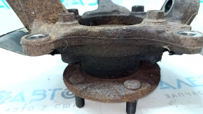 Цапфа со ступицей передняя правая Toyota Prius V 12-17 с кожухом, ржавая