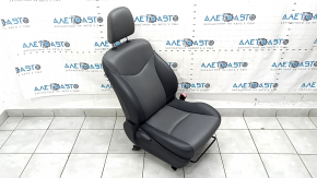 Пассажирское сидение Toyota Prius V 12-14 с airbag, механическое, кожа темно-серое, вмятины