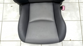 Пассажирское сидение Toyota Prius V 12-14 с airbag, механическое, кожа темно-серое, вмятины