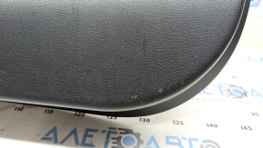 Обшивка двери багажника нижняя Mazda CX-30 20-23 черная, без электропривода, без заглушки, царапины