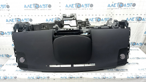 Торпедо передняя панель с AIRBAG Toyota Prius V 12-16 черная, ржавый пиропатрон