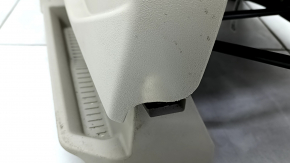 Пассажирское сидение Ford C-max MK2 13-14 с airbag, механич, подогрев, кожа бежевая, примято, царапины, побелел пластик