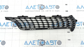 Решетка радиатора grill верхняя правая Mercedes CLA 17-19 сетка, черная, трещина