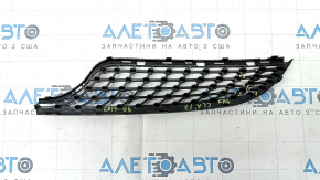 Решетка радиатора grill нижняя правая Mercedes CLA 17-19 сетка, черная, надломана