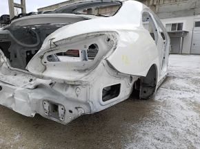 Четверть крыло задняя правая Mercedes CLA 14-19 на кузове, белая, примята, после ремонта