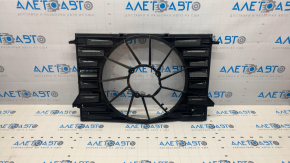 Диффузор кожух радиатора голый Audi A4 B9 17-25 2.0T